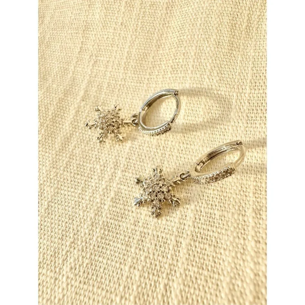 Snowflake cubic zirconia dainty dangle earrings
